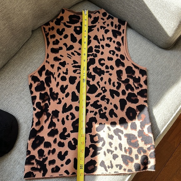 T Tahari Leopard Jacquard Sweater - Picture 8 of 8